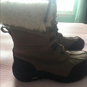 Women Ugg Adirondack II size 6